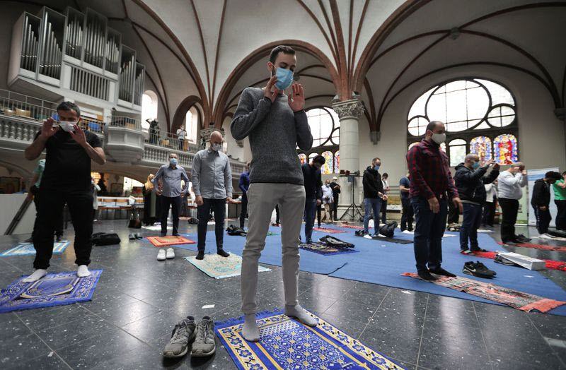 في «برلين»..  كنيسة تستضيف المسلمين لأداء صلاة الجمعة في ظل قواعد التباعد الاجتماعي 